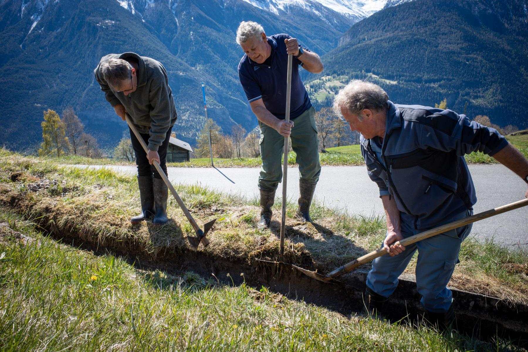 Gemeinwerk an der Wasserleitung Wyssa durch die Geteilen. Foto: VLG 2025