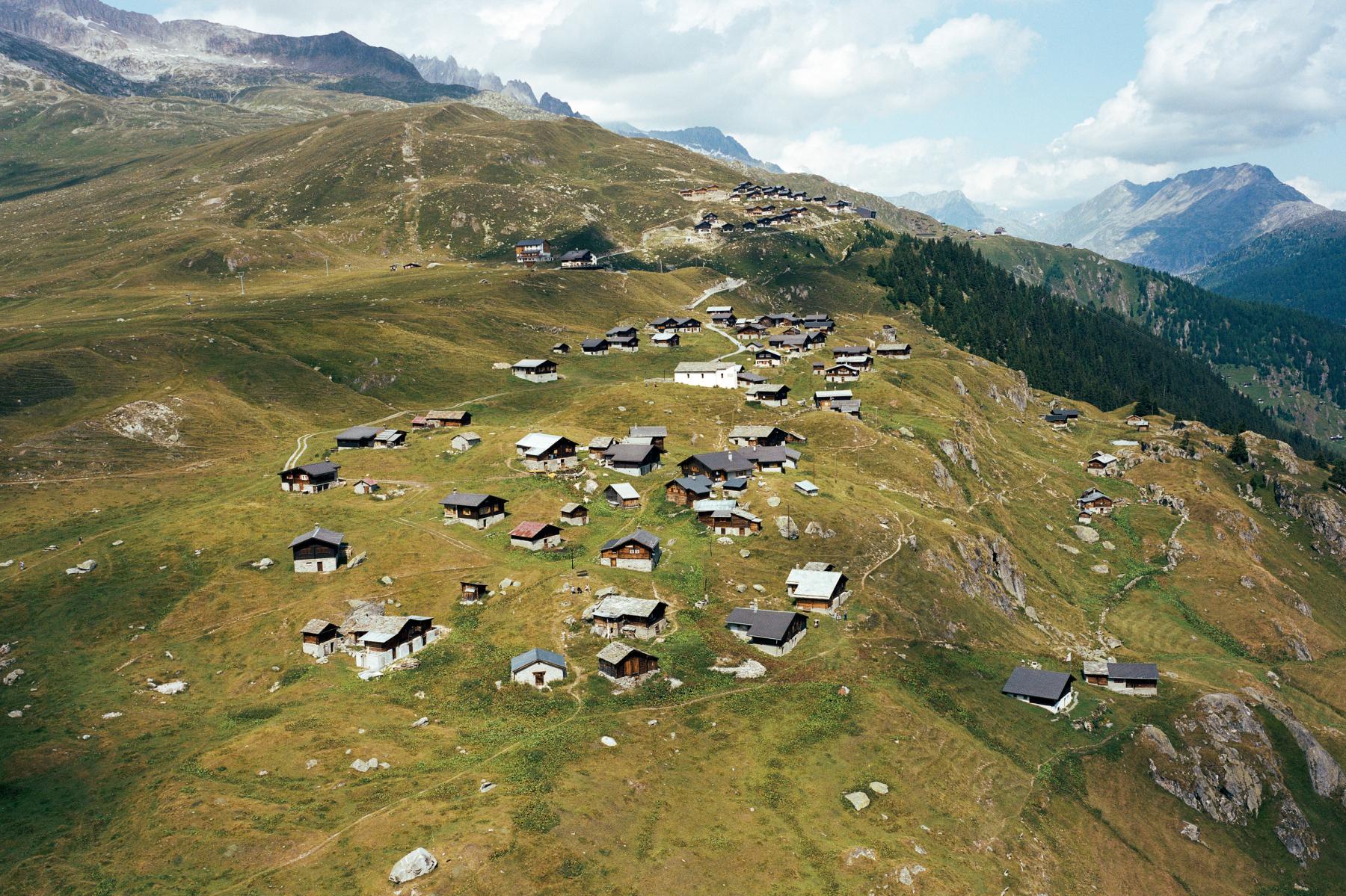 Die beiden Stafel der Alpe Bäll auf der Belalp 1992. Foto: ETH-Bibliothek Zürich, Bildarchiv