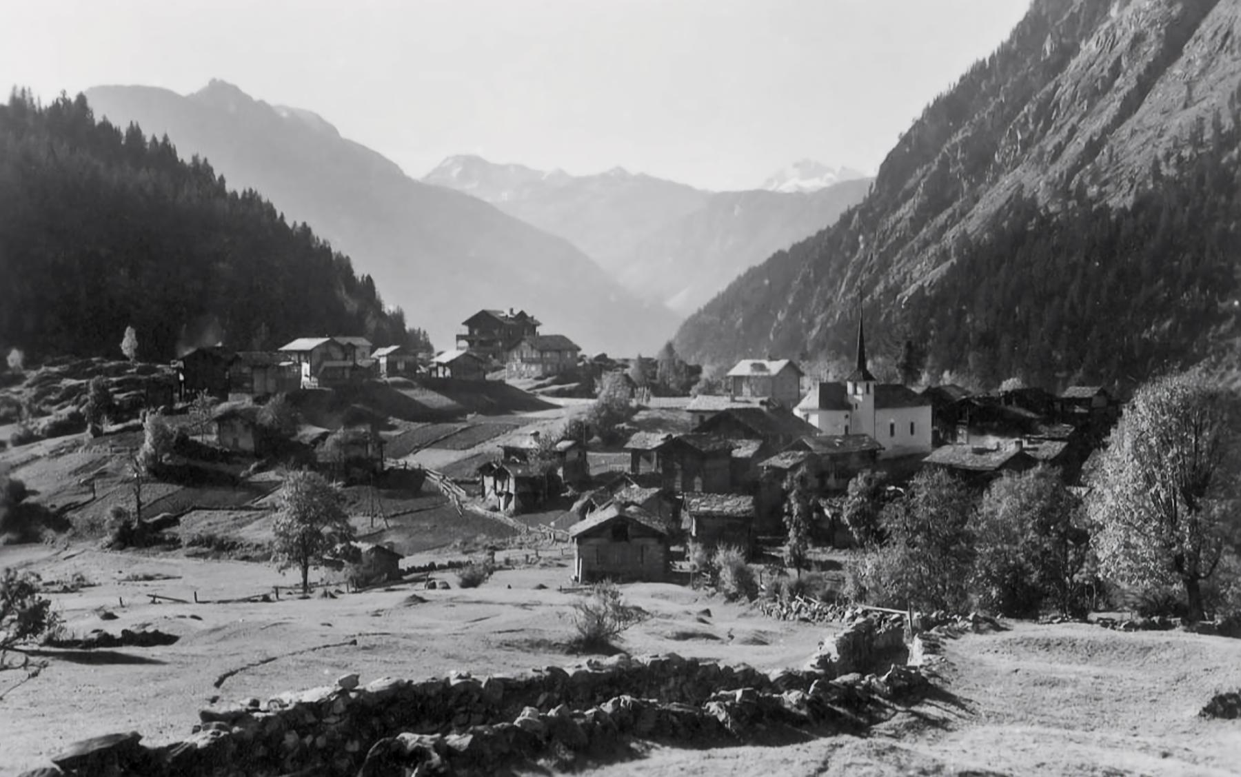 Blatten in den 1930er Jahren kurz bevor die Strasse erbaut wurde.