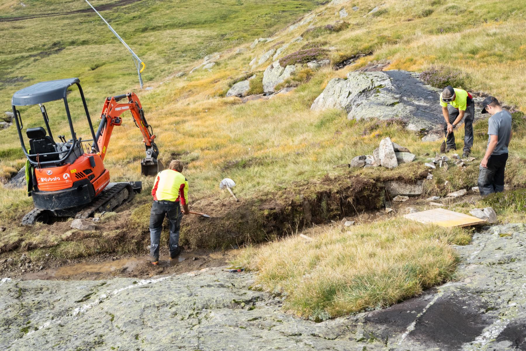 Sanierung eines traditionellen «Tretschbords» an der «Bordjeri».