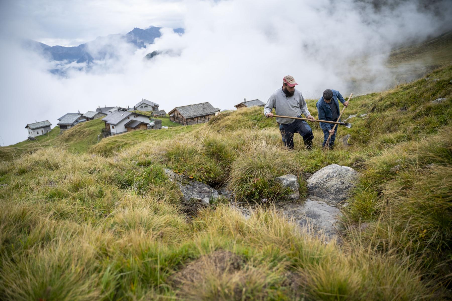Instandsetzung der «Wasserleite» oberhalb des Alpstafels Bäll auf der Belalp im 2025.