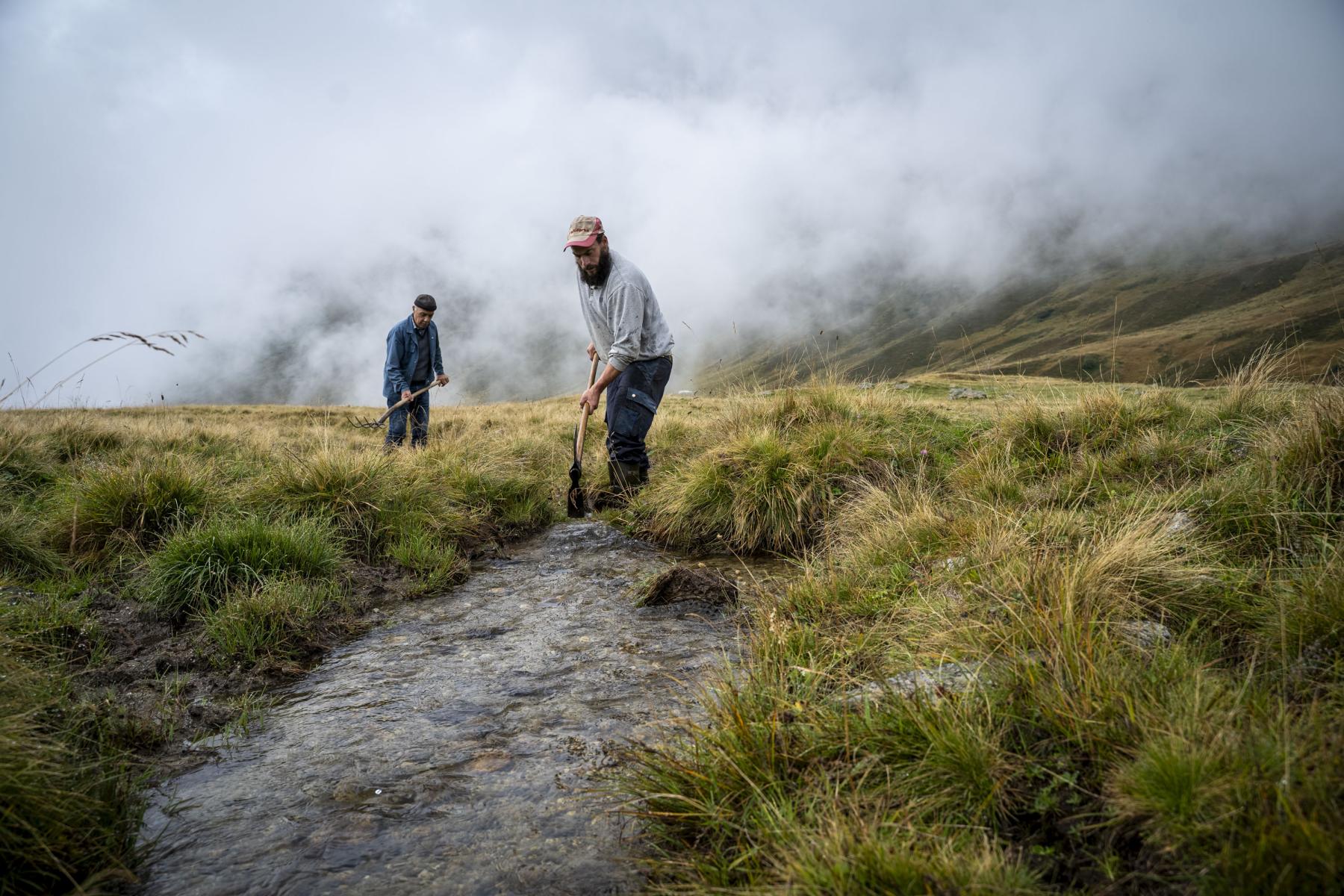 Instandhalten der Wasserleitung beim Alpwerk auf der Belalp im September 2025.