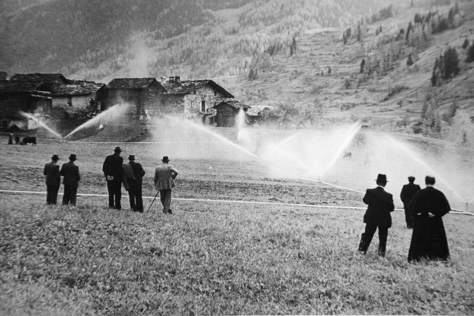 Erste Sprinkler-Bewässerungssysteme. Foto: ETH-Bibliothek Zürich, Bildarchiv